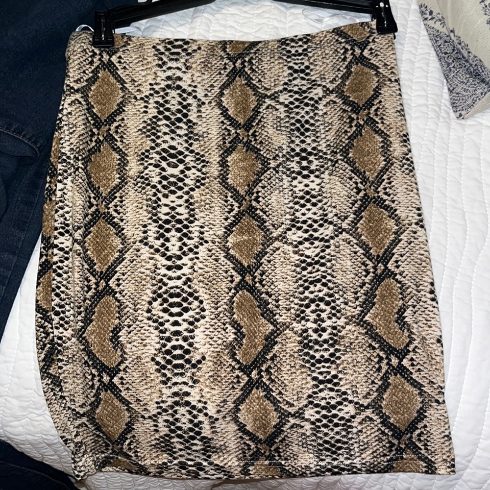 size medium snakeskin skirt